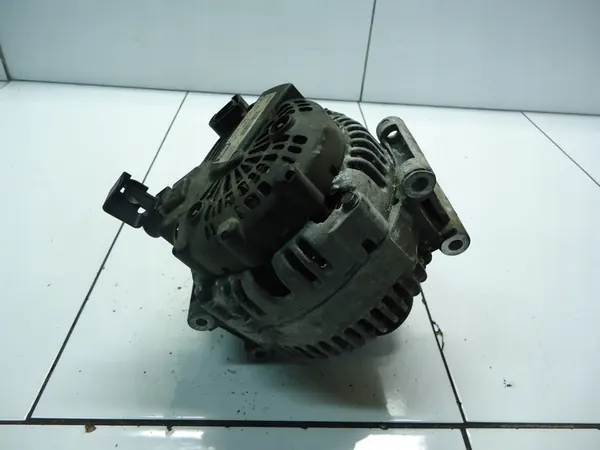 MERCEDES C W204 3.0CDI V6 Vaihtovirtageneraattori A6421540402 image 5