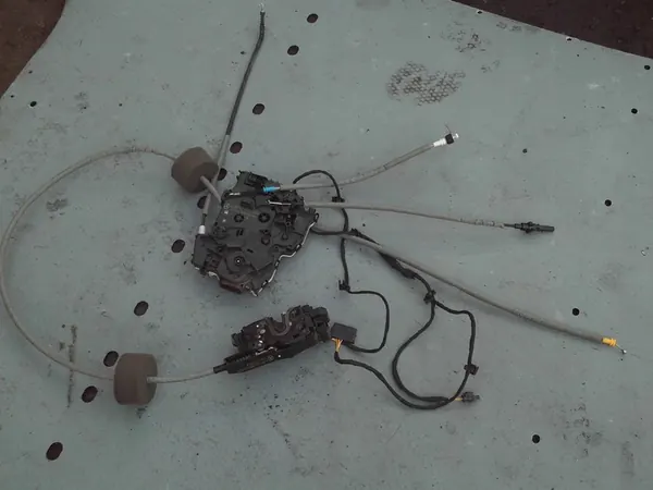 Skjutdörrslås Höger VITO 447 14- image 3