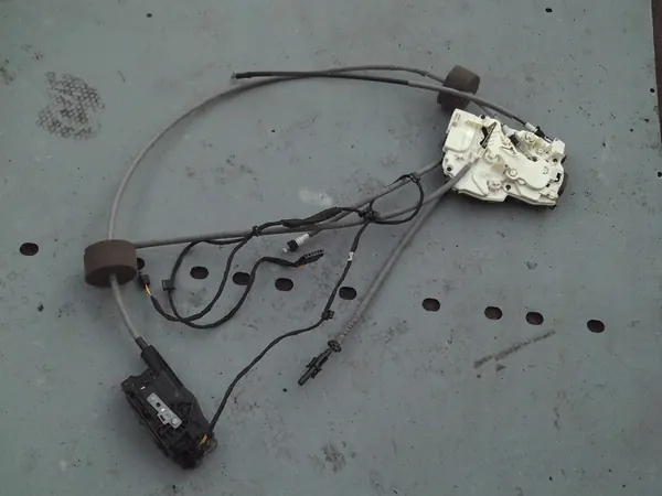 Skjutdörrslås Höger VITO 447 14- image 4