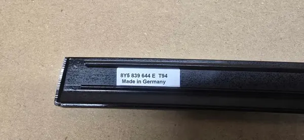 Audi OE Rechte Fensterleiste - Schwarz Glänzend Finish image 3