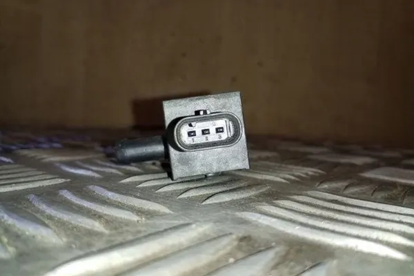 DPF trycksensor AUDI Q7 3.0L diesel 2016 OEM 059906051J image 3