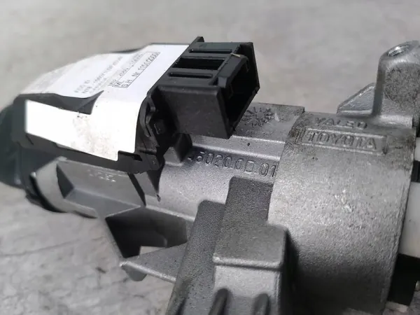 Startmotor Toyota Yaris I OEM 450200D01 Valeo 1.0 16V image 4