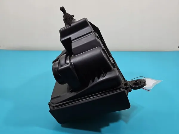 Ilmansuodattimen kotelo Renault Megane III 2.0 CVT 16V OEM 8200947664B image 7