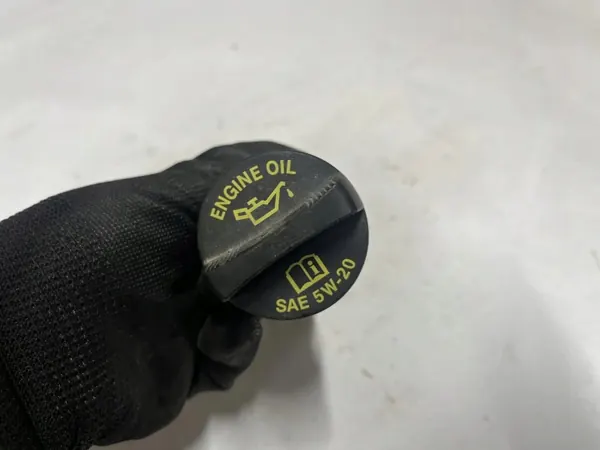 Tampa de enchimento de óleo Dodge RAM 1500 OEM 4893298AA - Usado image 6