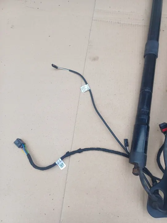 Baklucka Aktuator VW Touareg II 7P image 2