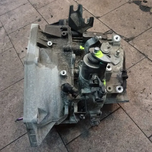 OPEL INSIGNIA 2.0CDTI Manuaalivaihteisto F40 55561696 image 2