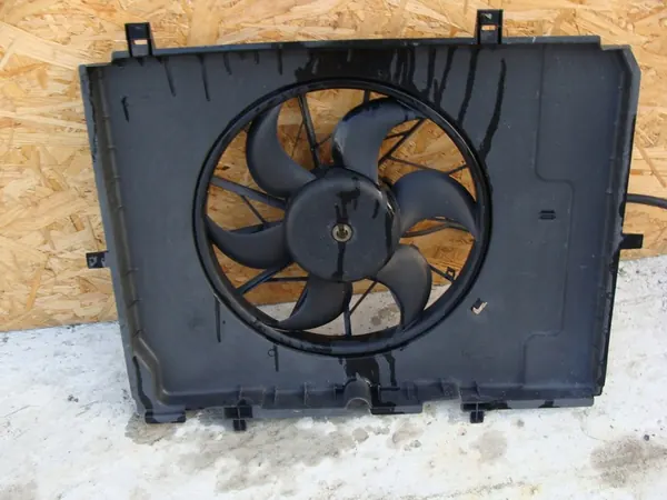 Mercedes W210 Koelventilator A2105052355 image 2