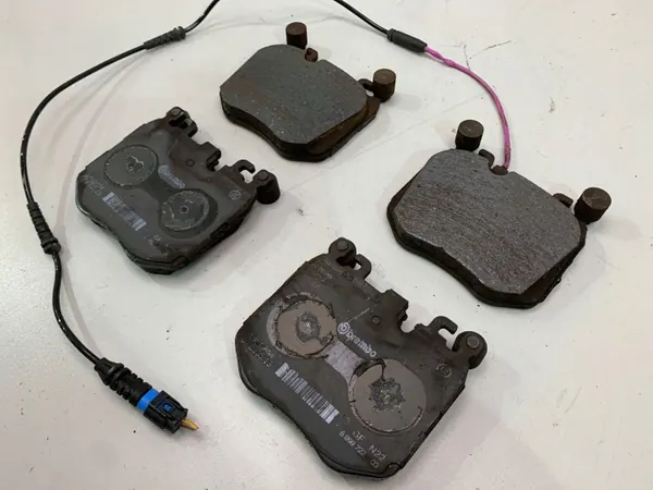 Pastilhas de travão dianteiras BMW OEM 6898722 - Usadas image 3