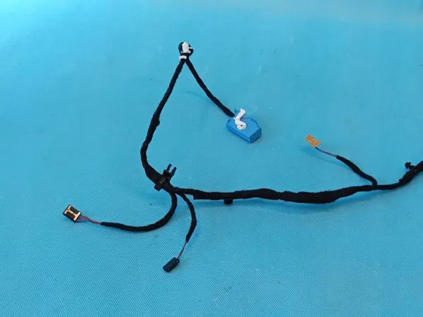 OEM 4KE971036D Sivukaapeli Oikea Etu Audi Q8 e-tron image 5
