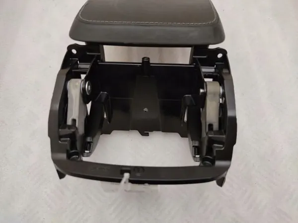 Volvo XC90 middenconsole armsteun OEM 31420995 image 5