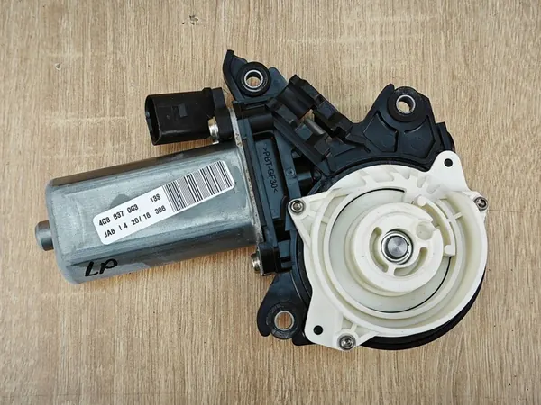 Motor da porta dianteira esquerda Audi A7 C7 4G8837003 image 1