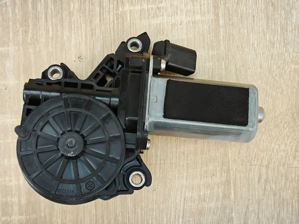 Motor da porta dianteira esquerda Audi A7 C7 4G8837003 image 2