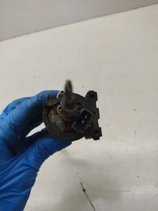 BMW 5 E39 2001 Pompa carburante Webasto OEM AAA14672 image 4
