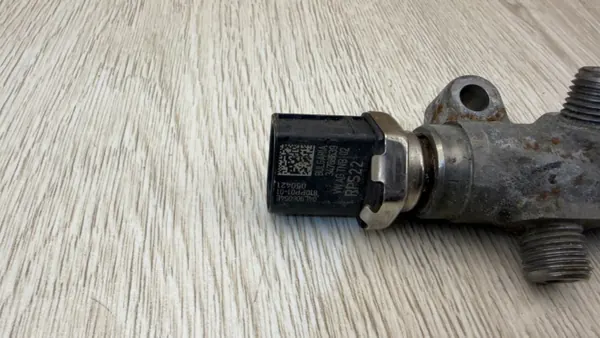 Bande d'injecteur & Capteur OEM 04L130093 VW T6 image 4