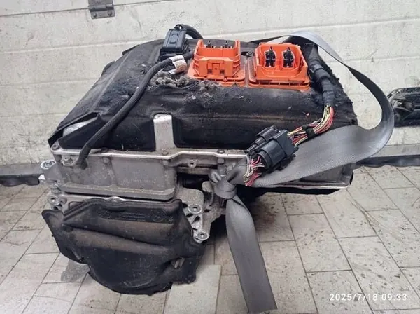 Motor eléctrico BMW usado OEM IB1P25B para i3 image 3