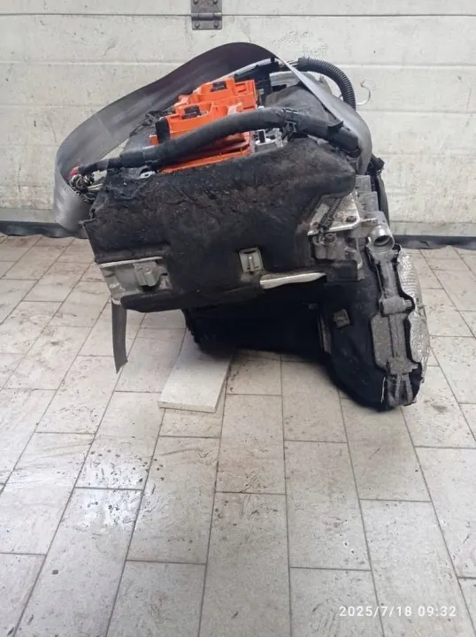 Motor eléctrico BMW usado OEM IB1P25B para i3 image 4