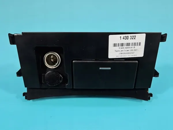 Toyota OEM 1A424-003G Tändaruttag image 2