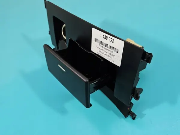 Toyota OEM 1A424-003G Tändaruttag image 3