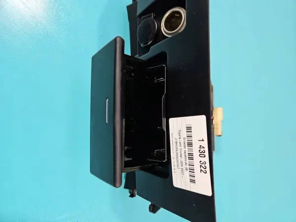 Toyota OEM 1A424-003G Tändaruttag image 4