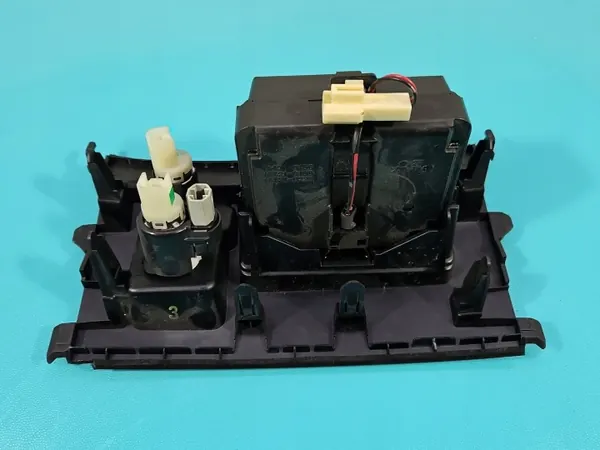 Toyota OEM 1A424-003G Tändaruttag image 5