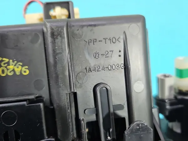 Toyota OEM 1A424-003G Tändaruttag image 8