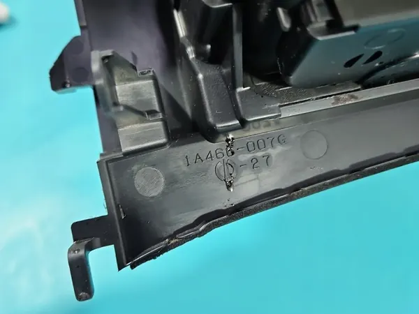 Toyota OEM 1A424-003G Tändaruttag image 9