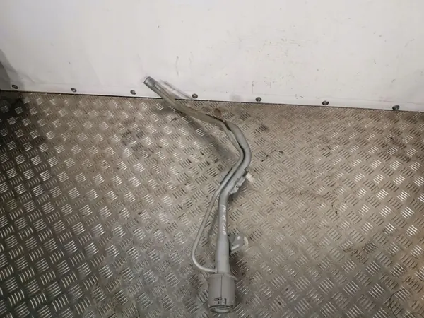 Subaru OE Tankvulpijp OEM FBZ4672 - Gebruikt image 3