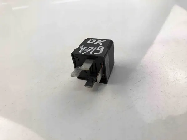 Mercedes-Benz B Relä A0025428019 2012 image 2