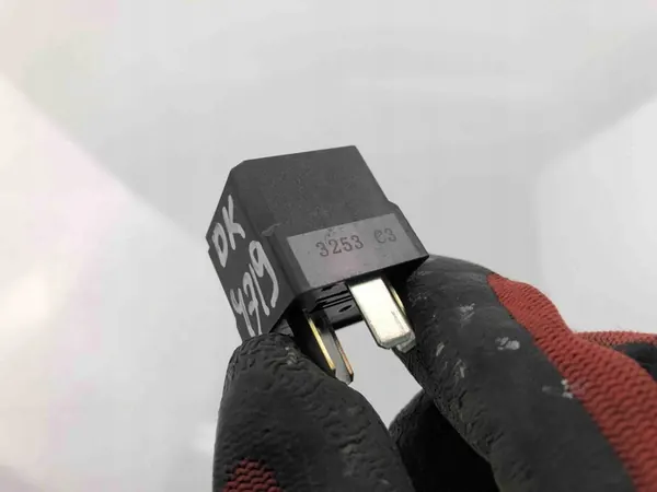 Mercedes-Benz B Relä A0025428019 2012 image 3