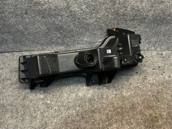 Tesla 3 rechte LED DRL OEM 1077396-00-D Gebraucht image 8