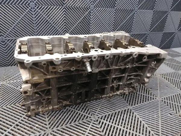 BMW Moottorilohko OEM 11112359836 - Käytetty image 4