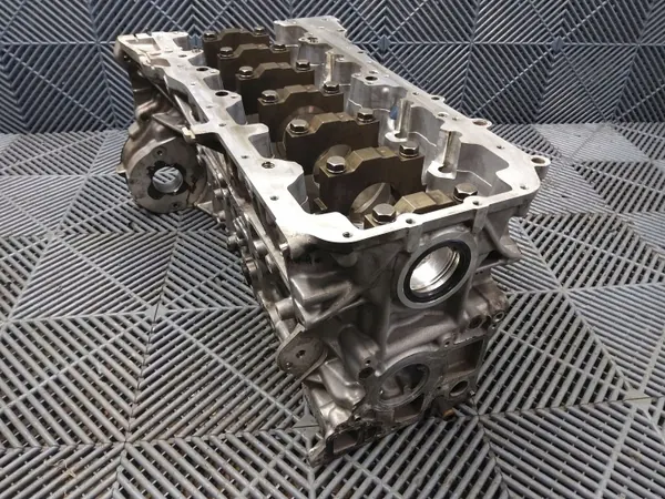 BMW Moottorilohko OEM 11112359836 - Käytetty image 6