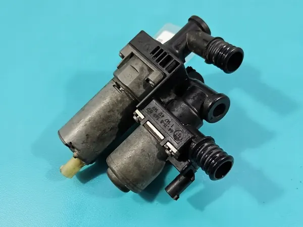Soupape d'eau BMW OEM 8369807 pour X3 E83 image 2