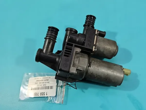 Soupape d'eau BMW OEM 8369807 pour X3 E83 image 3