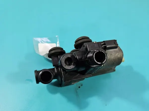 Soupape d'eau BMW OEM 8369807 pour X3 E83 image 7