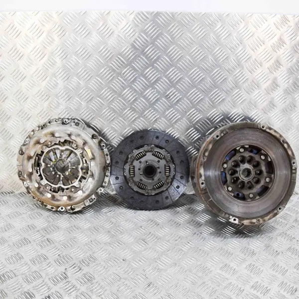 Volante de Dupla Massa Audi A6 2.0 TDI 0B1141031P image 4