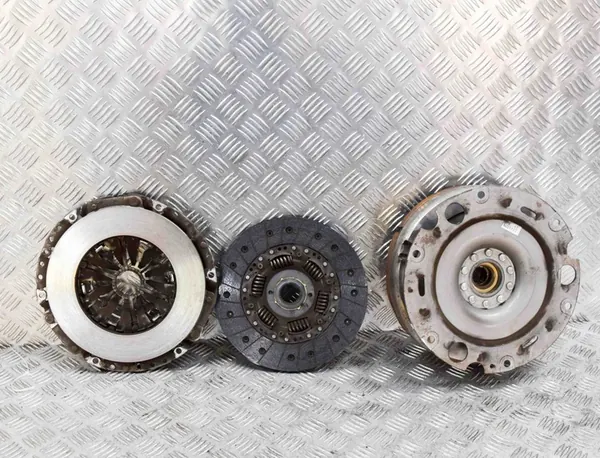 Volante de Dupla Massa Audi A6 2.0 TDI 0B1141031P image 5