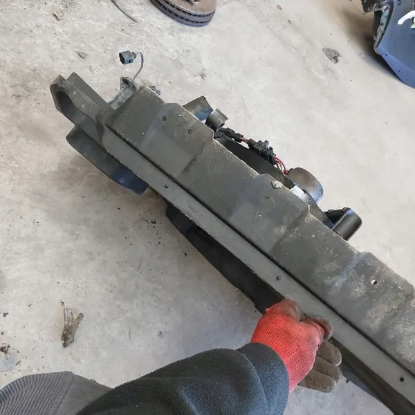 Volkswagen Polo 3 III Frontverstärkung + Lüfter image 10