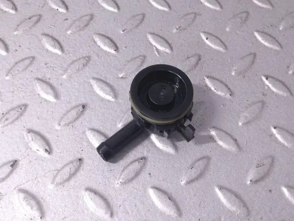 Soupape de dégazage Skoda Fabia Mk3 OEM 04E103175M image 2