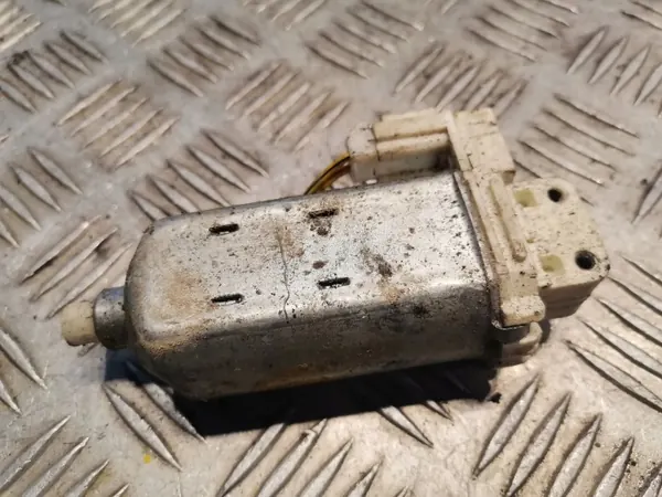 Lexus RX 450H Istuimen moottori OEM 8582030570 Oikea puoli image 3