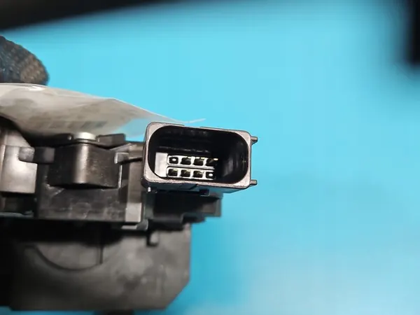 Vänster Framslå 13431841 Opel Corsa E 6Pin image 6