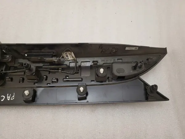 Chrysler Pacifica 2017 takaluukun spoileri OEM 5RL88LAUAF image 10
