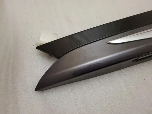 Chrysler Pacifica 2017 takaluukun spoileri OEM 5RL88LAUAF image 7