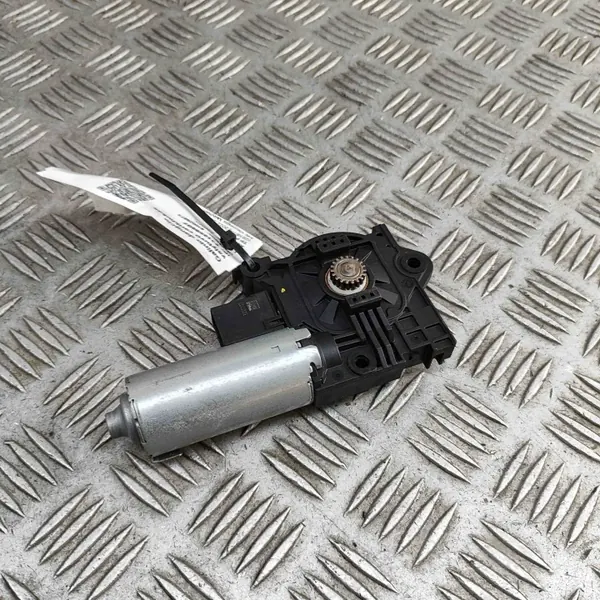 Schiebedachmotor OEM 2267781 für BMW X5 G05 4.4L image 2