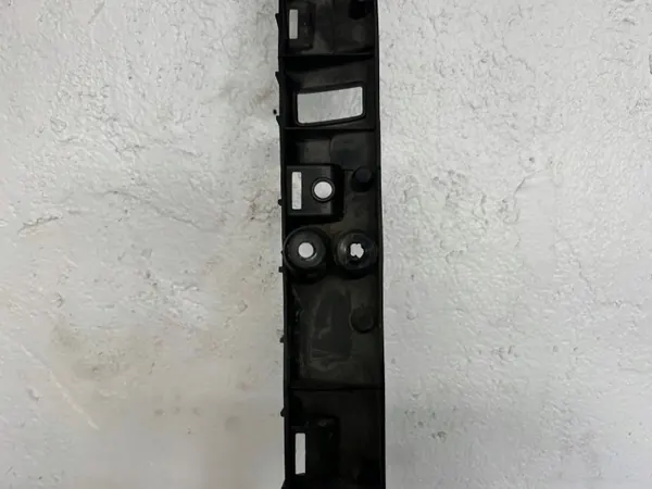 Suporte de soleira Tesla Model X OEM 104669100B - Usado image 10