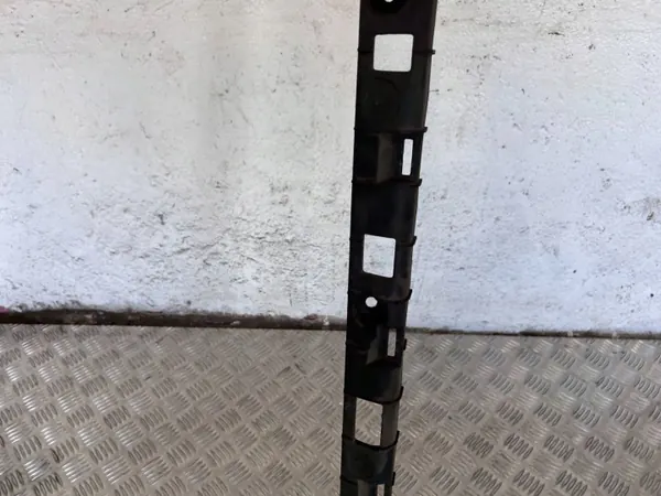 Suporte de soleira Tesla Model X OEM 104669100B - Usado image 7