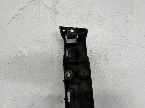Suporte de soleira Tesla Model X OEM 104669100B - Usado image 9