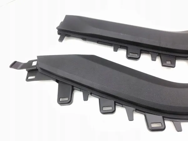 Renault Megane E-Tech 2022 Tunnel-Seitenabdeckung OEM 00243870 image 4