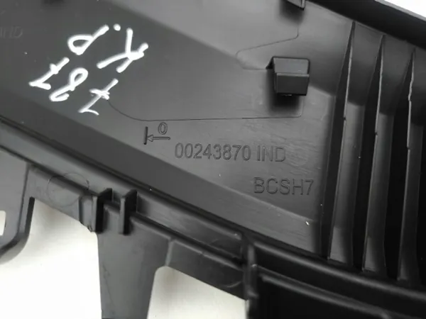 Renault Megane E-Tech 2022 Tunnel-Seitenabdeckung OEM 00243870 image 9
