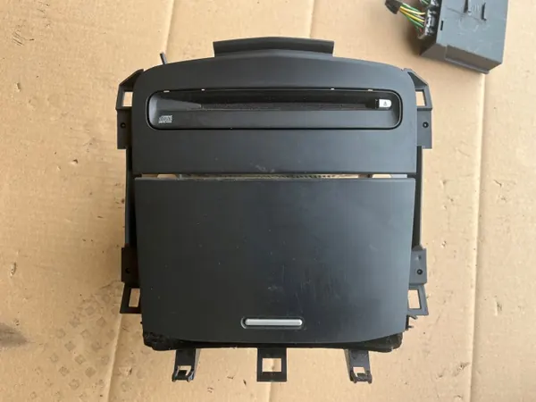 Nissan CD-bytepanel OEM 28185BA010 - Begagnad image 2